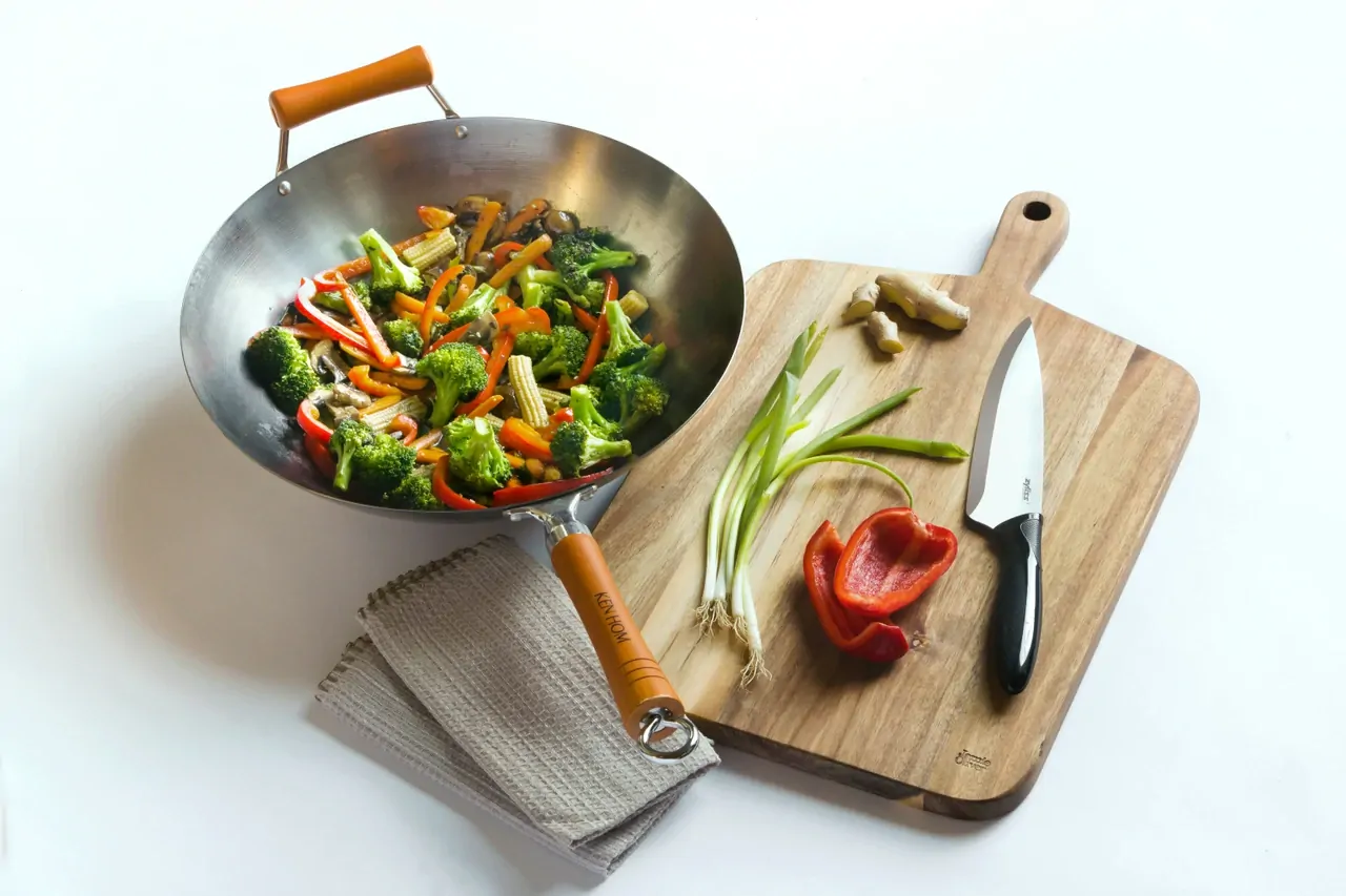 Ken Hom Excellence Carbon Steel Wok 32cm