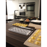 D.LINE MINIATURE COOKIE CUTTER  SET OF 24