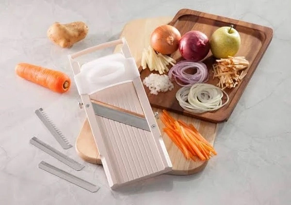 BENRINER JAPANESE MANDOLINE VEGETABLE SLICER 95mm