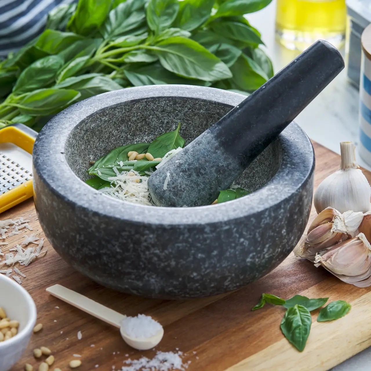 AVANTI LOW PROFILE MORTAR & PESTLE BLACK 20cm