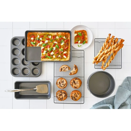 BAKEMASTER NON STICK 12 CUP MUFFIN PAN 