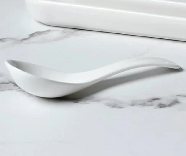 CORE WHITE CHINESE SPOON