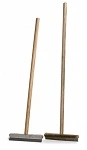 PIZZA BRUSH WITH SCRAPER &amp; 100cm WOODEN HANDLE